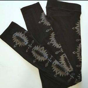 Victoria Secret Pink Tribal Leggings .